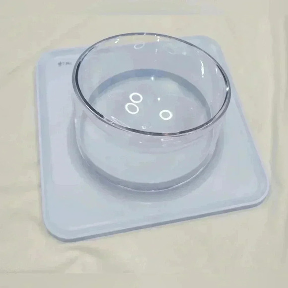 Pet Life 'Surface' Anti-Skid and Anti-Spill Curved and Clear‎ Removable Pet Bowl - Picture 2 of 4